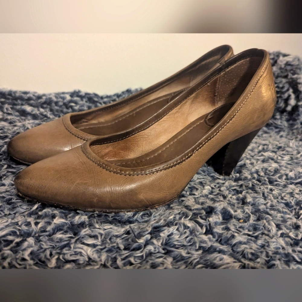 Frye Regina Pumps